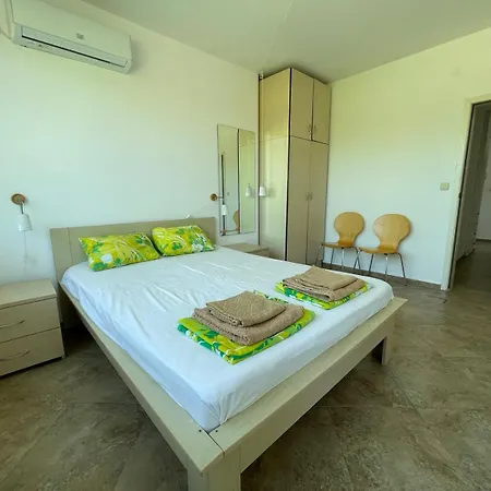 Caprice In Lozenec Daire