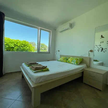 Caprice In Lozenec Naousa