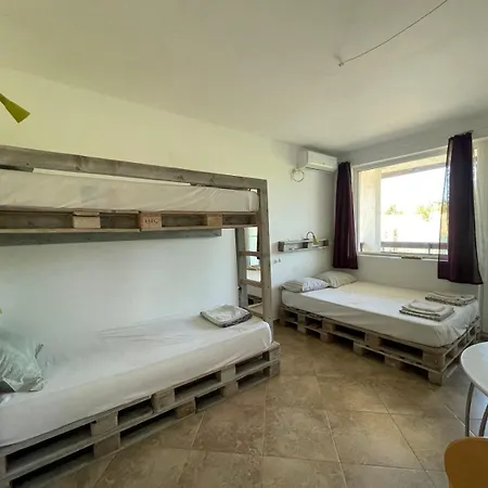 Caprice In Lozenec Daire *