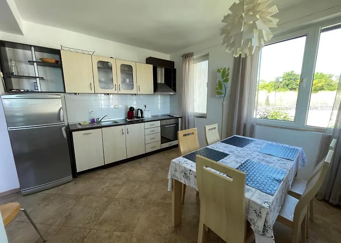 Апартамент Caprice In Lozenec Китен