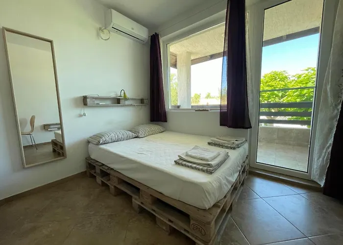 Апартамент Caprice In Lozenec