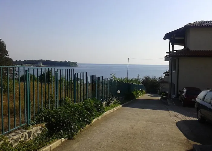 Апартамент Caprice In Lozenec Китен